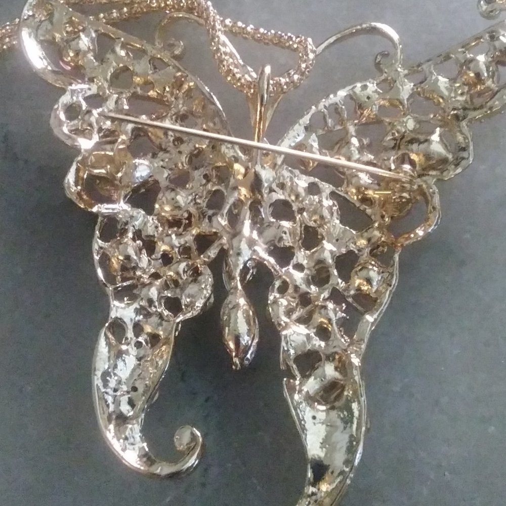 Barbiecore PINK Sparkly Crystal Rhinestone BUTTERFLY Gold PIN Pendant Necklace - Picture 5 of 11